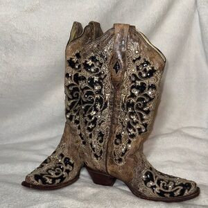CORRAL EMBROIDERED WESTERN BOOTS